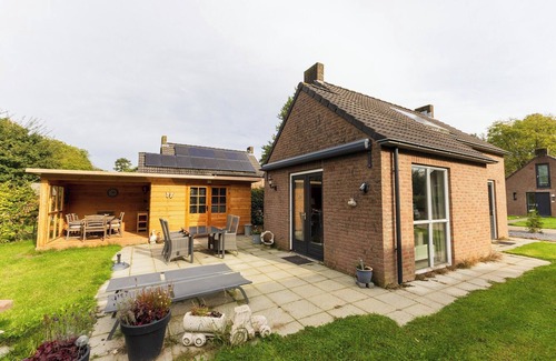 Ewijk House | Peaceful Bungalow near Forest Edge