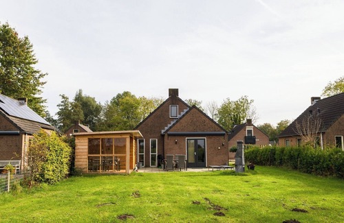 Ewijk House | Peaceful Bungalow near Forest Edge