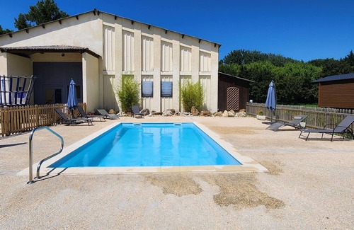 Villereal RV Rental | Peaceful Bungalow on spacious campground, 5 mins to a lively historical Village