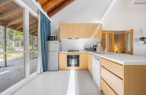 Wonga Park House | Peaceful Bushland Retreat with Treetop Hills Views