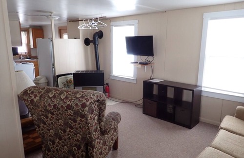 White Cloud Cottage | Peaceful cabin on Robinson Lake at Millers Resort!