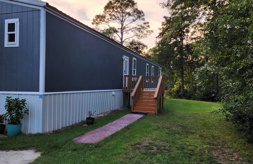 Elberta House | Peaceful Cabin on the Water fishing boat 3br 2 ba fishing from the back porch