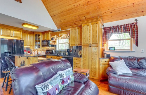Murphy Cabin | Peaceful Cabin Retreat - 9 Mi to Murphy!