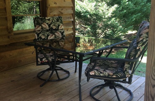 Newberry Cabin | Peaceful Cabin Retreat Within Minutes From Historic Downtown Newberry SC