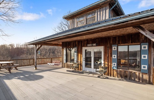 Waverly Cabin | Peaceful cabin with a lovely view of the TN river-the PERFECT weekend getaway!