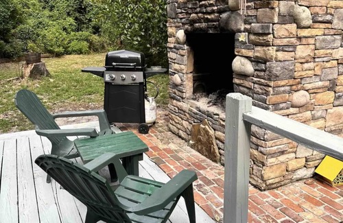 Fort White House | Peaceful cabin with fireplace, 5 minutes from the springs!