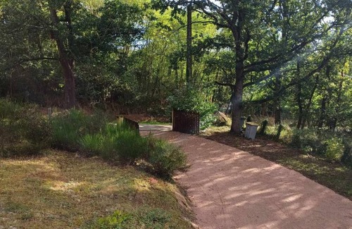 Jenzat Cottage | Peaceful chalet with garden and wifi in Jenzat