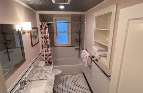 Everett House | PEACEFUL CHARM - Humble Luxury minutes from Boston, Beach & Casino