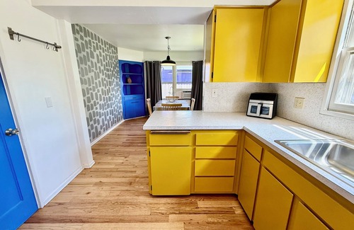 Woodstock House | Peaceful & charming 3 Bed Cottage. Hot Tub, Fenced Yard. Pets stay for free!