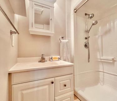 North Glenmore Apartment | Peaceful, charming and cosy independent and private suite with kitchen and bathroom in desired north Glenmore - perfect for any stay