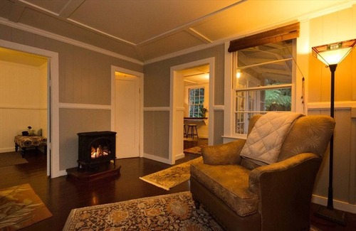 Volcano House | Peaceful & Charming Cottage in Rainforest of Volcano Village!!