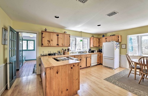 Menemsha House | Peaceful Chilmark Farmhouse by Menemsha Beach