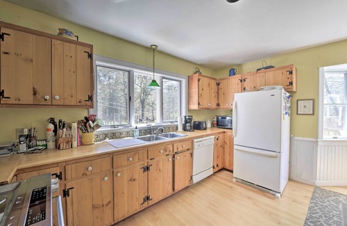 Menemsha House | Peaceful Chilmark Farmhouse by Menemsha Beach