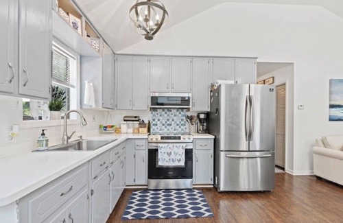 Eatonton House | Peaceful, Clean, Updated, Lakefront Sinclair Retreat!