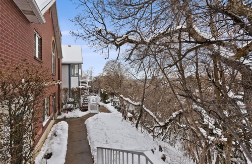 Layton Apartment | Peaceful, comfortable retreat with Disney+, ESPN, HULU and Netflix