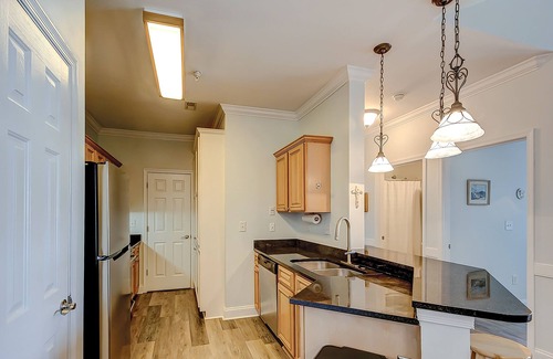 Charleston Condo | Peaceful condo with pool, W/D, balcony, TV, deck, & kitchen - close to beach