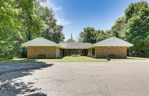 Coshocton House | Peaceful Coshocton Home w/Grills & Spacious Yard
