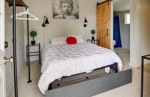 Temecula Apartment | Peaceful Cottage ~ 3 Mi to Old Town & Wineries!