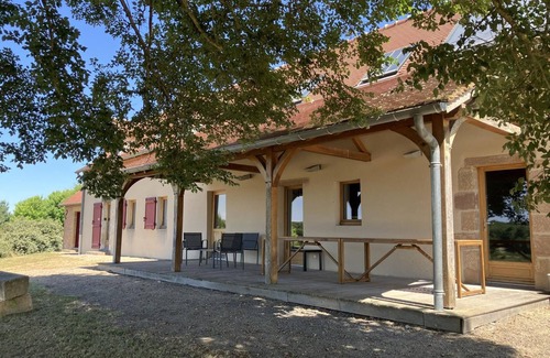 Montbeugny Cottage | Peaceful cottage for 14 with Wi-Fi and pets allowed in Allier