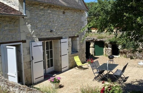 Saint-Epain Cottage | Peaceful Cottage in Touraine with Private Garden