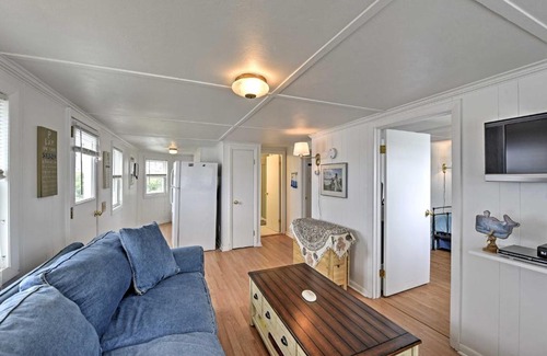 Matunuck House | Peaceful Cottage - Steps to Matunuck Beach