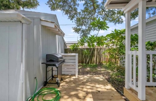 St. Petersburg - Clearwater Cottage | Peaceful cottage with AC in St. Petersburg - Close to Everything!