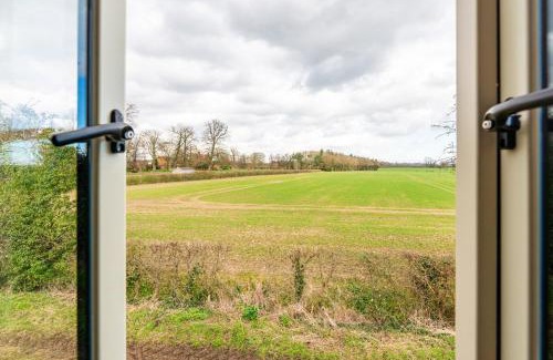 Beccles House | Peaceful country cottage in a rural location near Norfolk Broads 2 double bedroom