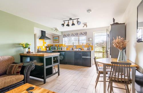 Beccles House | Peaceful country cottage in a rural location near Norfolk Broads 2 double bedroom