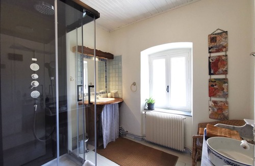 Sembadel Bed & Breakfast | Peaceful country house with terrace and pets allowed