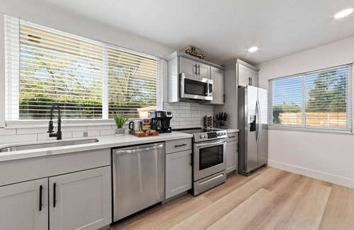 Rio Linda House | Peaceful Country Setting * Huge Yard w Pool * 17 min to DT & Airport