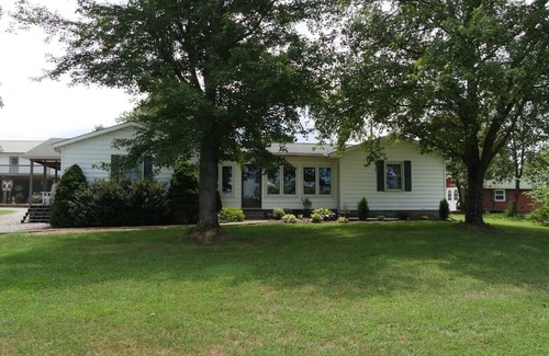Thompsonville House | Peaceful Country Escape Pond & Private Hot Tub
