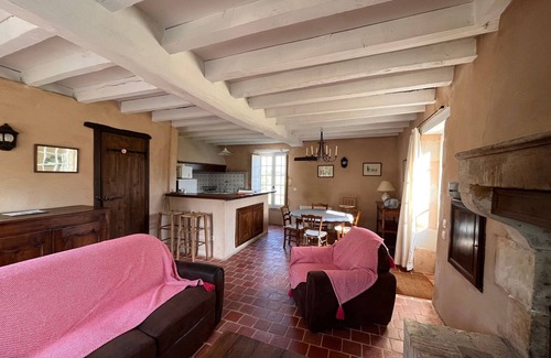 Sainte-Fauste Cottage | Peaceful Countryside Cottage with Garden, Ideal for Families