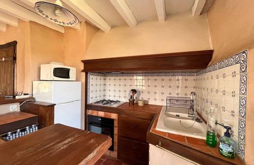 Sainte-Fauste Cottage | Peaceful Countryside Cottage with Garden, Ideal for Families