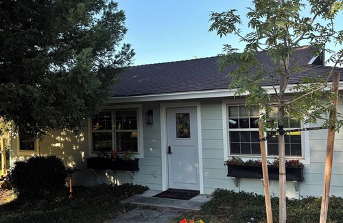 Medford Cottage | Peaceful Countryside Stay with Scenic Views- 5 minutes to Jacksonville