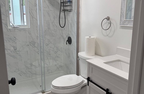 Queens House | Peaceful cozy 3-bedroom house with AC in Queens.