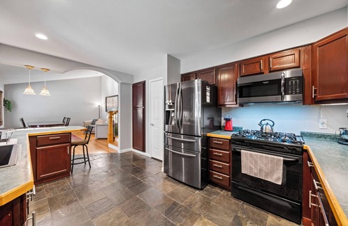 St. Charles House | Peaceful Cozy Home with Well Equipped Kitchen, WiFi, & King Bed in St Charles