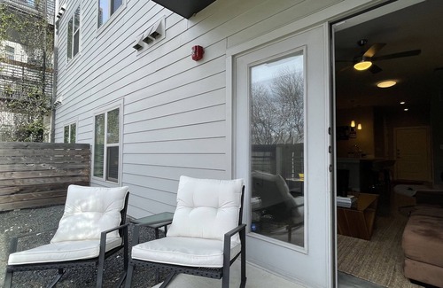 Galindo Apartment | PEACEFUL /COZY & LARGE 1 BEDROOM APT GROUND FLOOR W/OUTDOOR SPACE