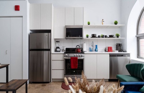 Uptown Apartment | Peaceful Cozy Loft | 13 mins DT | 4 mins Lake