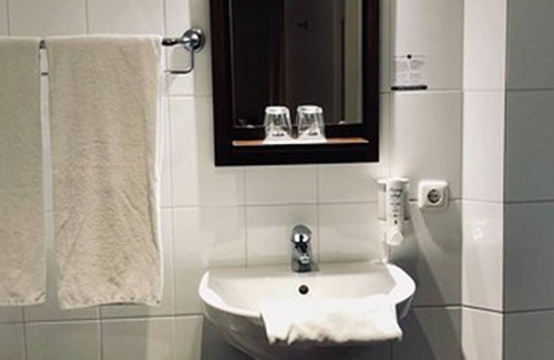 Deventer Hotel | Peaceful Deventer Escape with Breakfast Close to Speelgoedmuseum