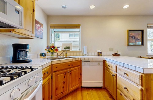 Ketchum House | Peaceful, dog-friendly townhome w/private hot tub & gas grill - walk to Ketchum