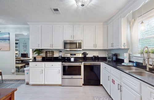 Open Sands House | Peaceful dog-friendly beach retreat with lovely patio - walk to beach & shops