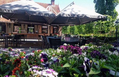 Bruggenmors Hotel | Peaceful Escape Close To Het Hulsbeek — Enjoy Nature And Free Parking