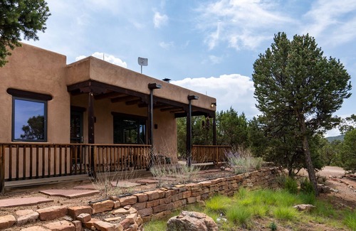 Santa Fe House | Peaceful escape on 4 acres w. trails, patio, fireplace, close to downtown