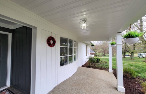 Fairdale House | PEACEFUL FAIRDALE COUNTRY HOME. Sleeps 15 people. Poker house on a backyard