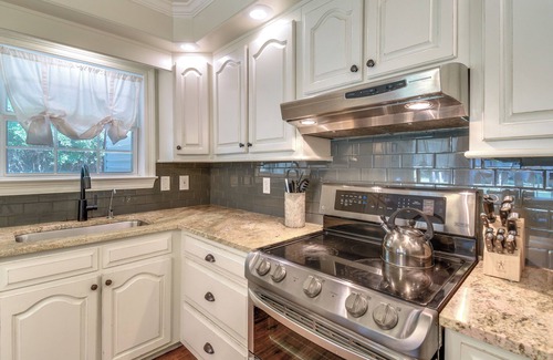 Fairhope Cottage | Peaceful Fairhope Cottage w/Covered Patio!