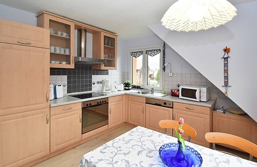 Seligenthal Apartment | Peaceful Family Base in Floh
