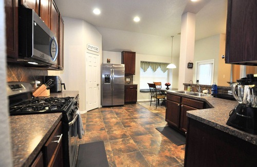 Houston House | Peaceful Family Friendly 4 Bd in North Houston