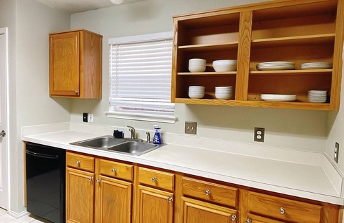 South Arlington House | Peaceful Family Palace/Centrally Located/Fully Fenced in