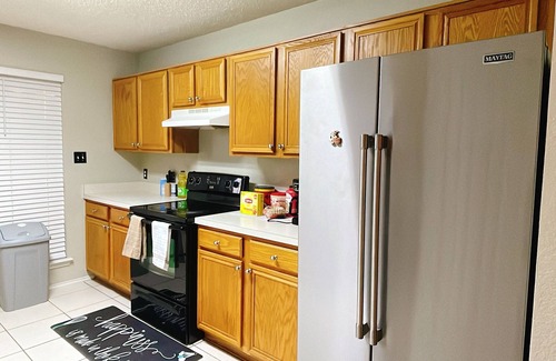 South Arlington House | Peaceful Family Palace/Centrally Located/Fully Fenced in