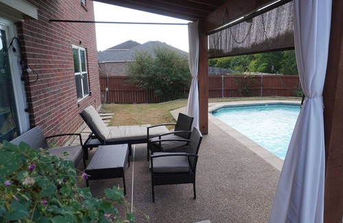 Southeast Arlington House | Peaceful Family Retreat – Minutes to AT&T & Rangers Stadiums, Six Flags & More!